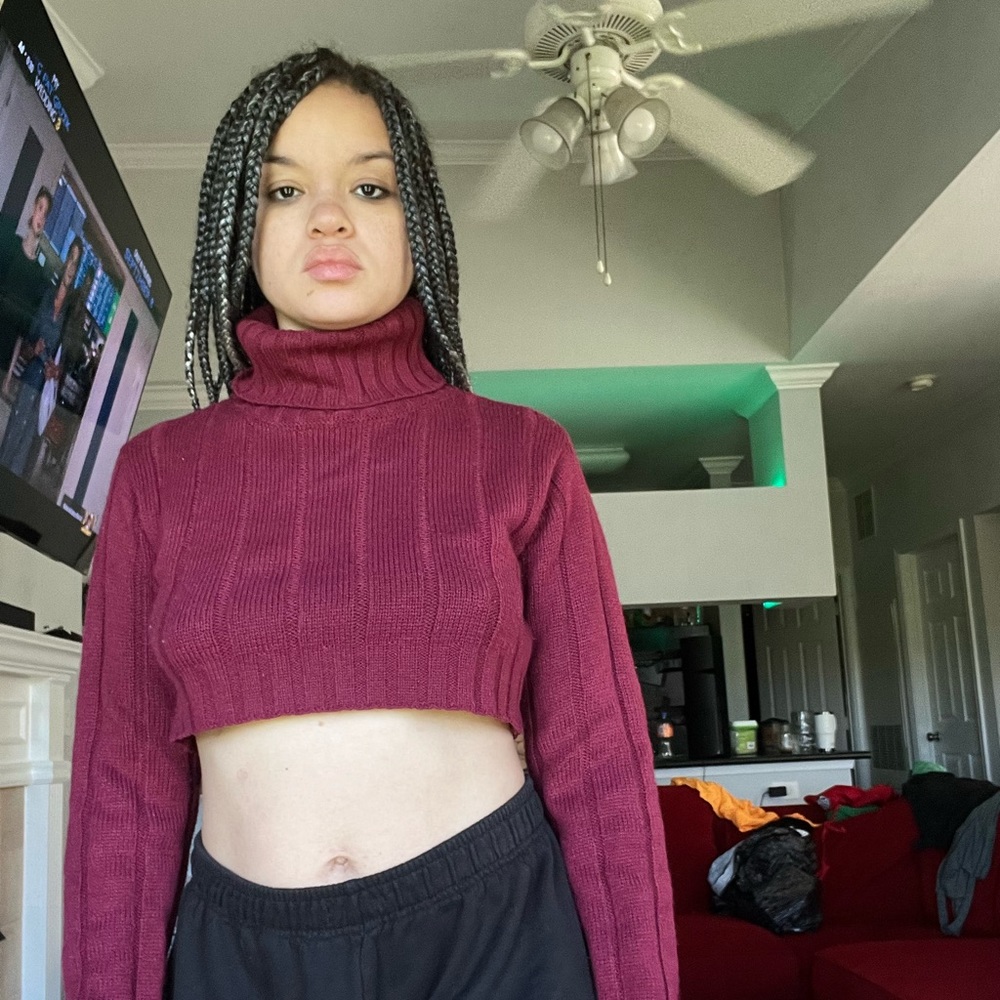 Super cropped sweater